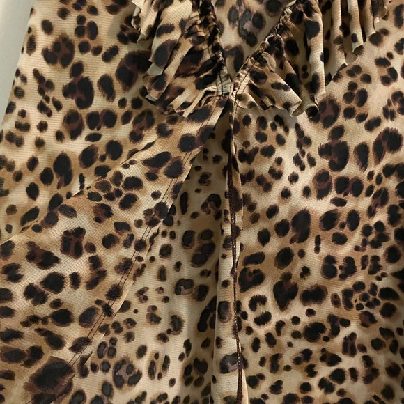 Susan Graver Leopard Print Ruffle Deep V Neck Long Sleeve Size Medium - Picture 3 of 10